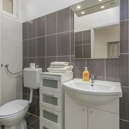 Lovely In Near Beach Apartment *