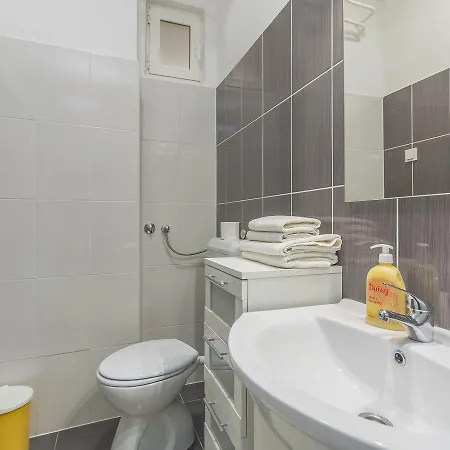 Lovely Apartment In Porec Near Beach