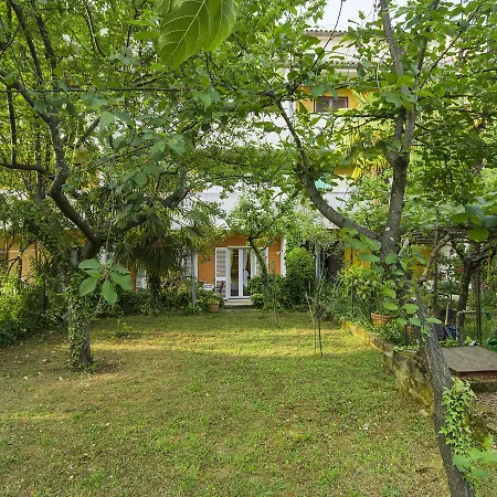 Daire Lovely Apartment In Porec Near Beach