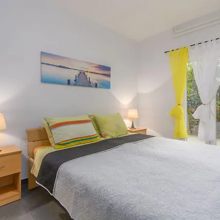 Lovely Apartment In Porec Near Beach Daire *