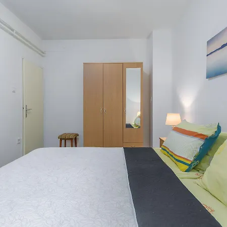 Lovely Apartment In Porec Near Beach Daire