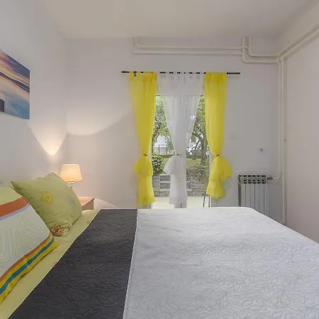 Lovely Apartment In Porec Near Beach Daire