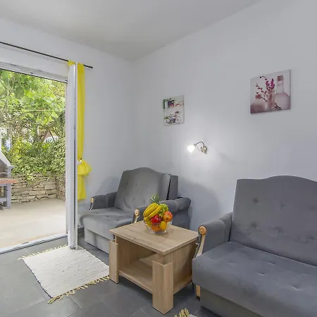 Daire Lovely Apartment In Porec Near Beach Poreč