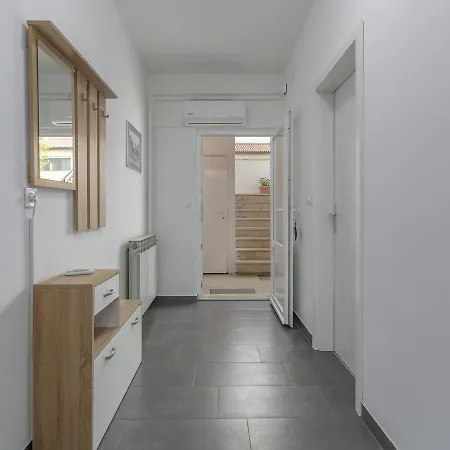 Lovely Apartment In Porec Near Beach *